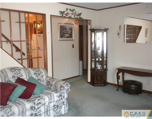317 Decatur Avenue Middlesex, NJ 08846 - Photo 3 of 25 Gallery Image 3