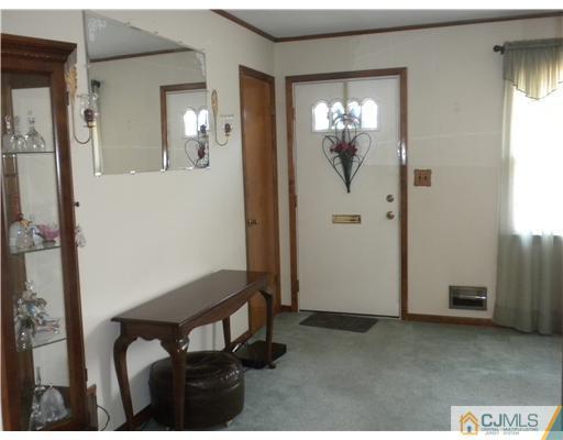 317 Decatur Avenue Middlesex, NJ 08846 - Photo 4 of 25 Gallery Image 4