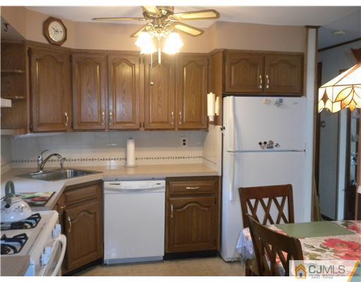 317 Decatur Avenue Middlesex, NJ 08846 - Photo 5 of 25 Gallery Image 5