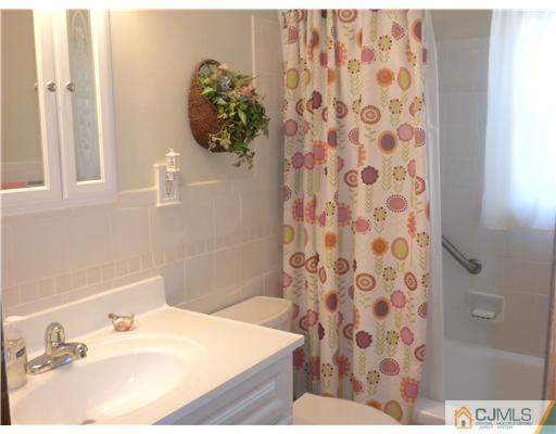 317 Decatur Avenue Middlesex, NJ 08846 - Photo 8 of 25 Gallery Image 8