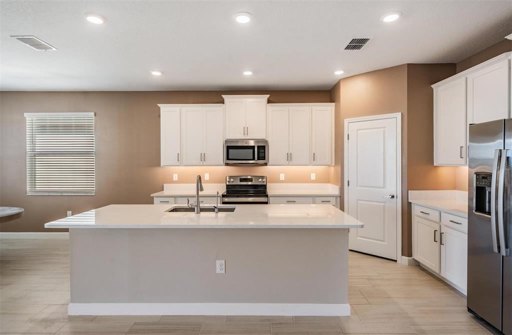 10515 Gable Dig Loop San Antonio, FL 33576 - Photo 3 of 76