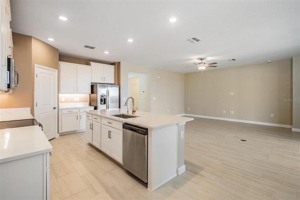 10515 Gable Dig Loop San Antonio, FL 33576 - Photo 6 of 76