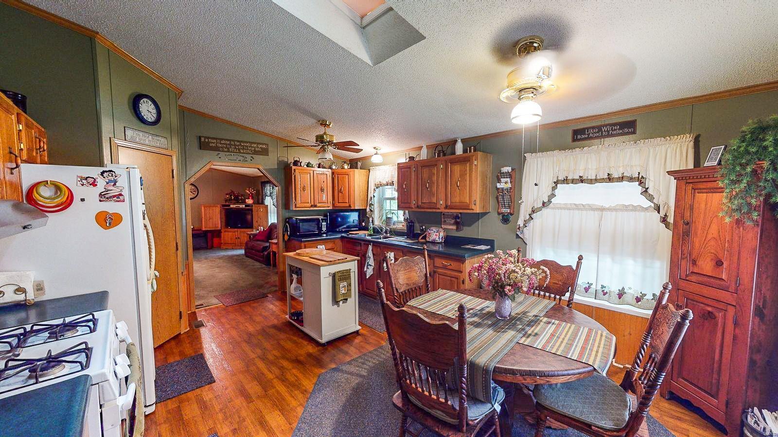 146 State Rte 4 Staunton, IL 62088 - Photo 8 of 36
