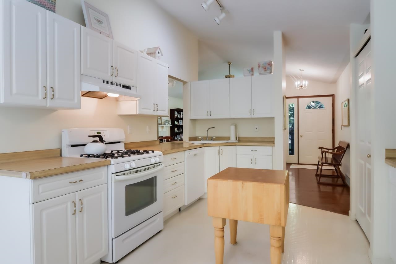 139 West Long Lake Road Traverse City, MI 49685 - Photo 10 of 41 1905592-9.JPG