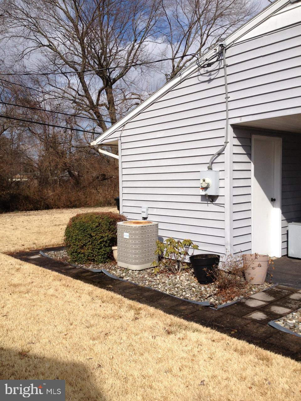 72 Martindale Drive Newark, DE 19713 - Photo 3 of 17