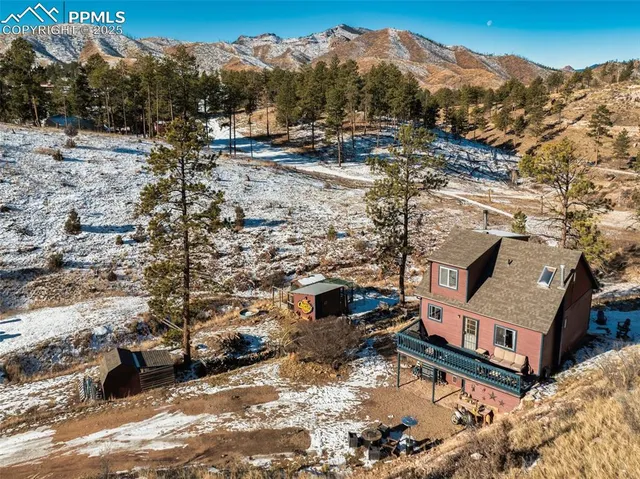 a view of multiple house with a yard