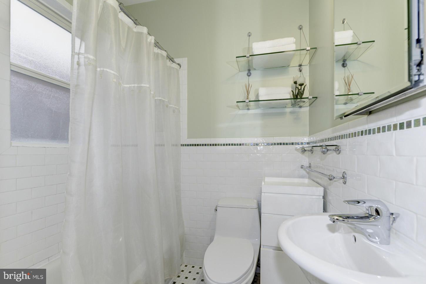 334 14th Place Northeast, Unit 3 Washington, DC 20002 - Photo 13 of 15 Bath