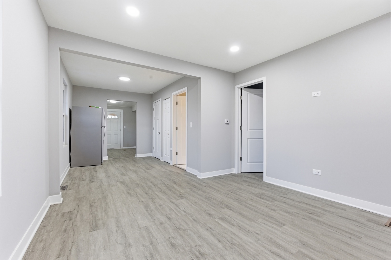 521 Fitch Road Rockford, IL 61109 - Photo 4 of 10 an empty room with wooden floor & windows