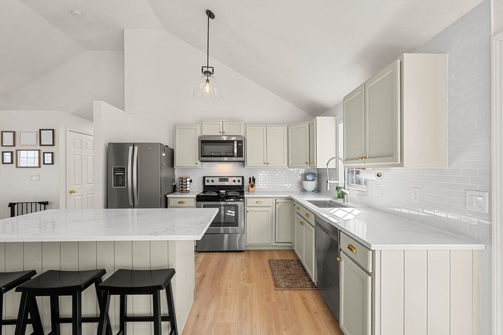 16 Beale Street Worcester, MA 01606 - Photo 2 of 40