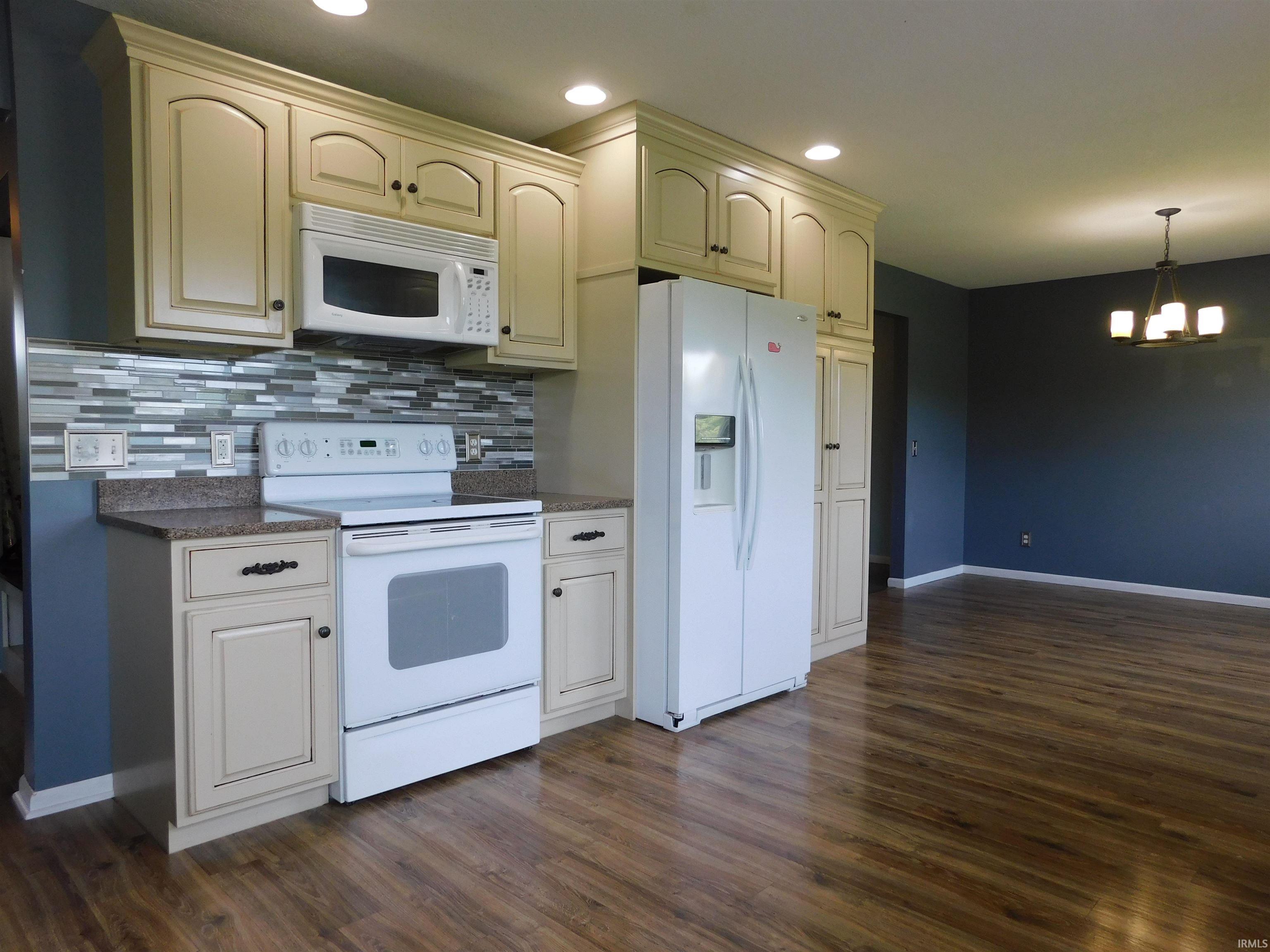 10162 East Division Road Akron, IN 46910 - Photo 3 of 32