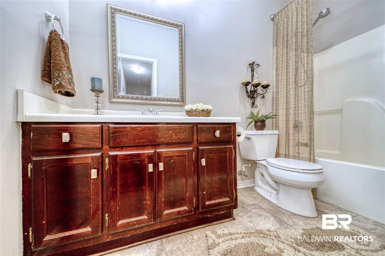 9112 Field Brook Circle North Mobile, AL 36695 - Photo 19 of 21 GUEST BATH