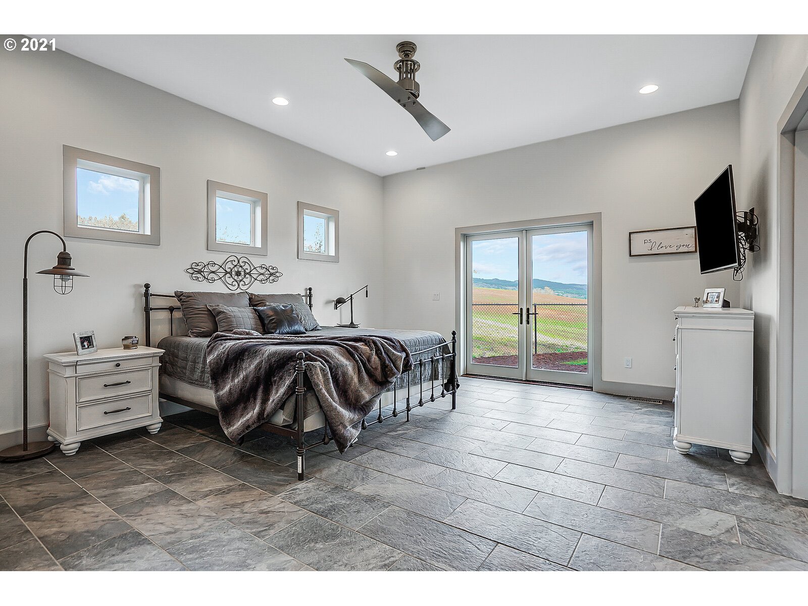 22280 Pittman Road Sheridan, OR 97378 - Photo 15 of 32 a spacious bedroom with a bed and a flat screen tv