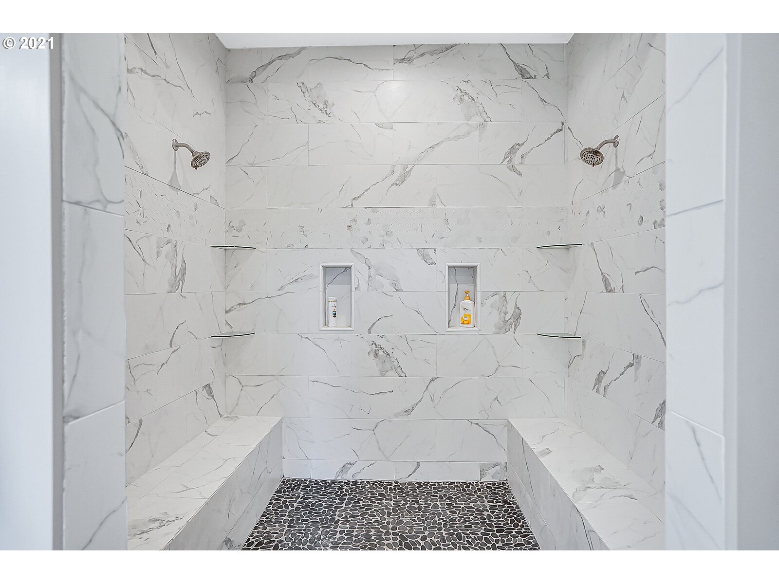 22280 Pittman Road Sheridan, OR 97378 - Photo 19 of 32 a bathroom with shower