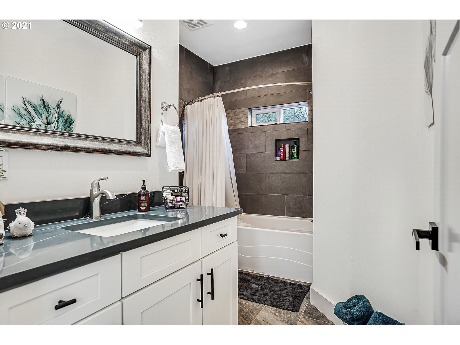 22280 Pittman Road Sheridan, OR 97378 - Photo 22 of 32 a bathroom with a sink and a mirror