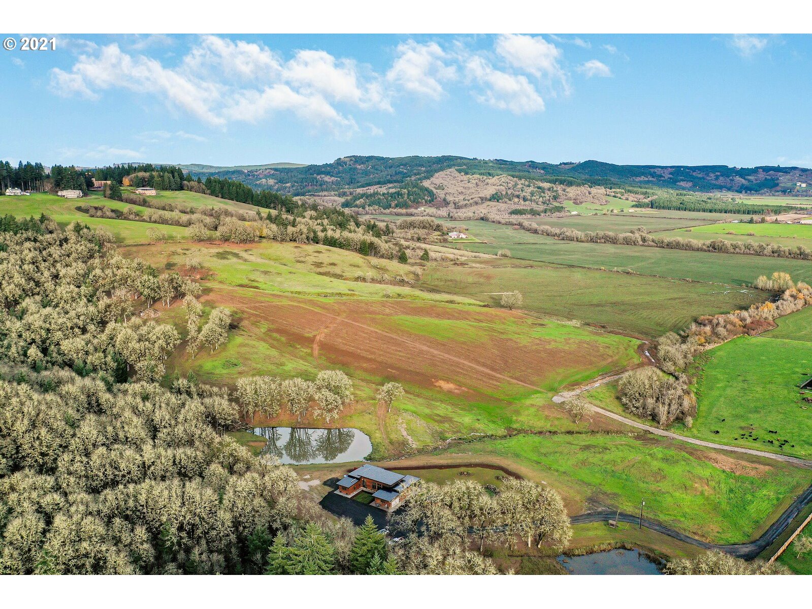 22280 Pittman Road Sheridan, OR 97378 - Photo 26 of 32 a view of an ocean and beach