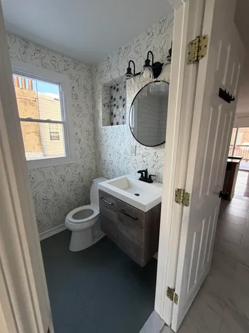 $2,000 | 162 Griffith Street, Unit 5, Jersey City, NJ 07307