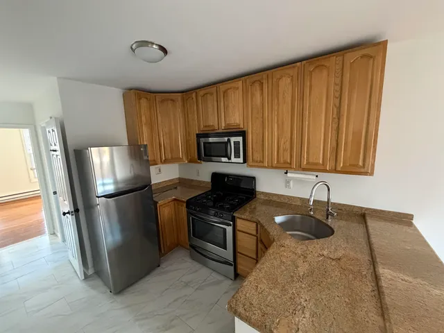 $2,000 | 162 Griffith Street, Unit 5, Jersey City, NJ 07307