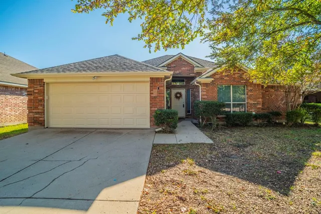 $335,000 | 513 Greenvale Court, Saginaw, TX 76179