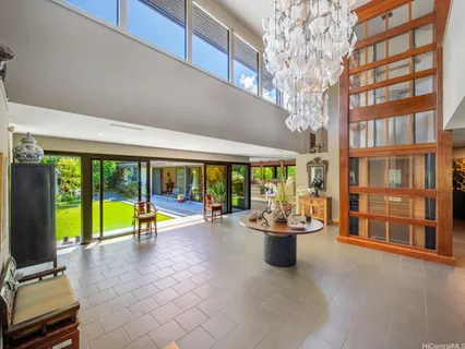 $13,800,000 | 6015 Kalanianaʻole Highway, Honolulu, HI 96821