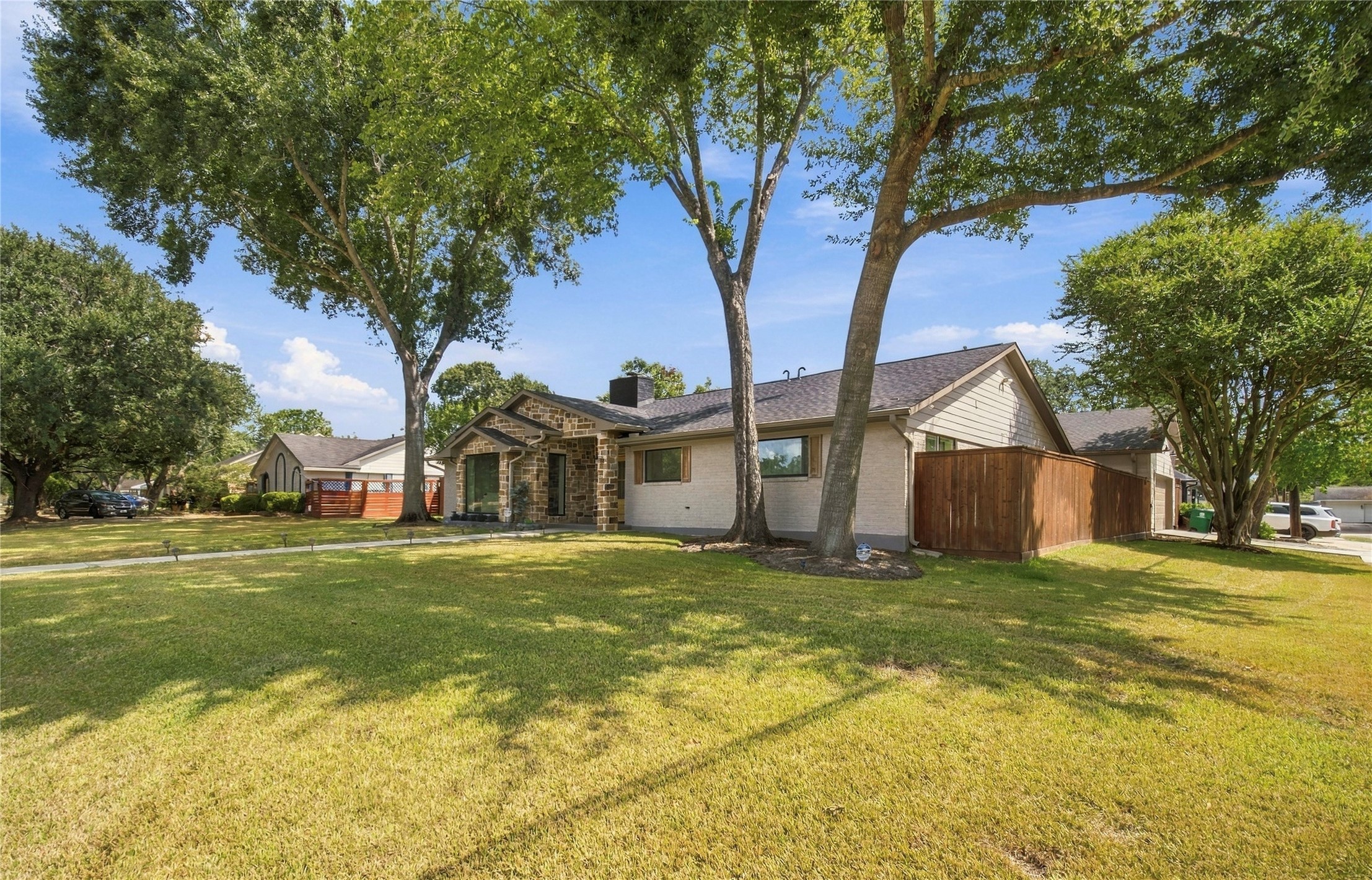 10823 Chimney Rock Road Houston, TX 77096 - Photo 6 of 40 Gallery Image 6