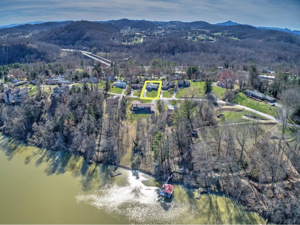 3620 Crest Road Kingsport, TN 37664 - Photo 2 of 26 Just Across Street from Lake