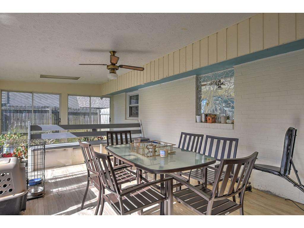 3620 Crest Road Kingsport, TN 37664 - Photo 13 of 26 Big Sunroom Opens to Back Yard