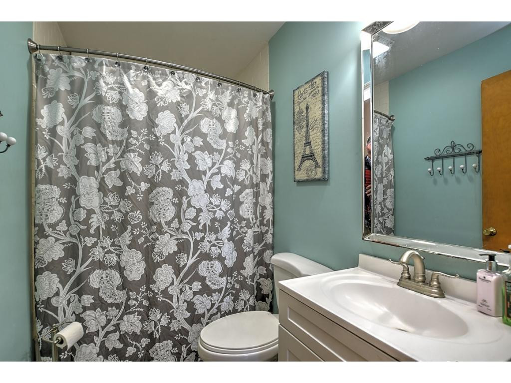 3620 Crest Road Kingsport, TN 37664 - Photo 17 of 26 Full Hall Bath with Updates