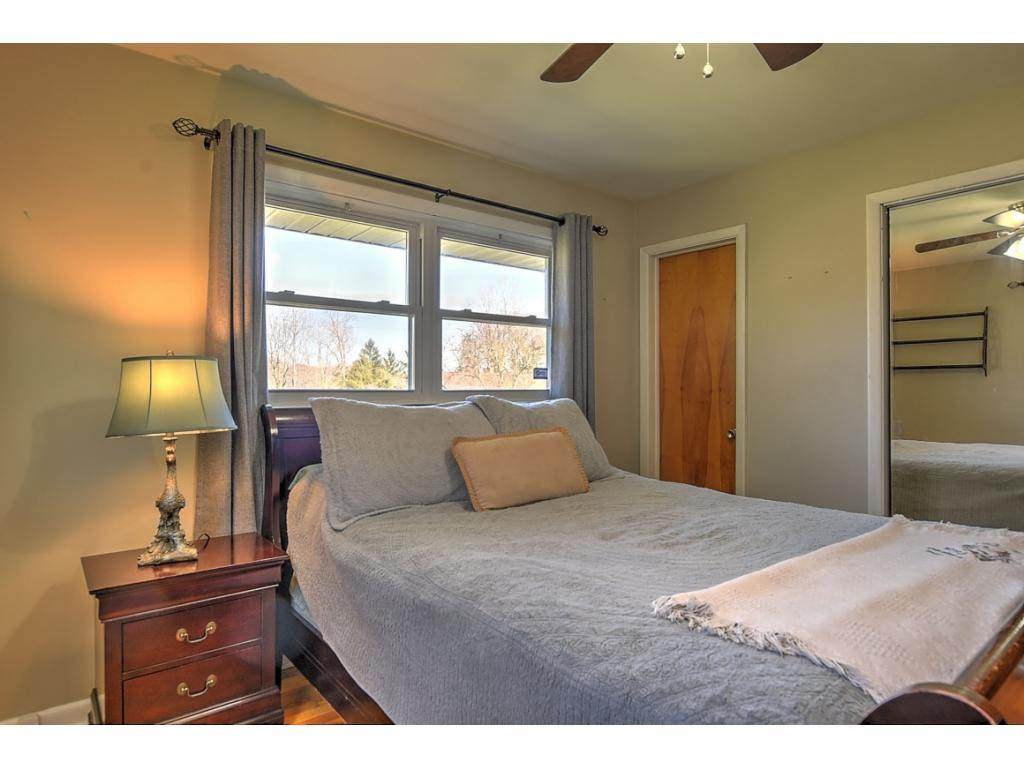 3620 Crest Road Kingsport, TN 37664 - Photo 19 of 26 Master Bedroom