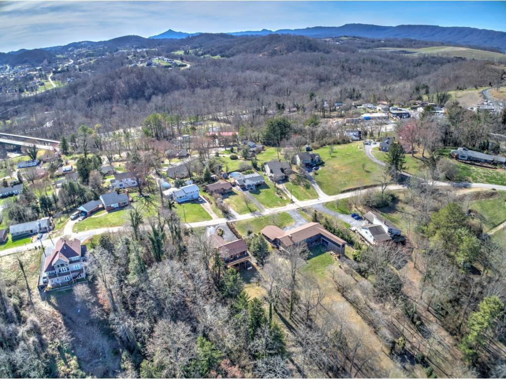 3620 Crest Road Kingsport, TN 37664 - Photo 24 of 26 Near Patrick Henry Dam