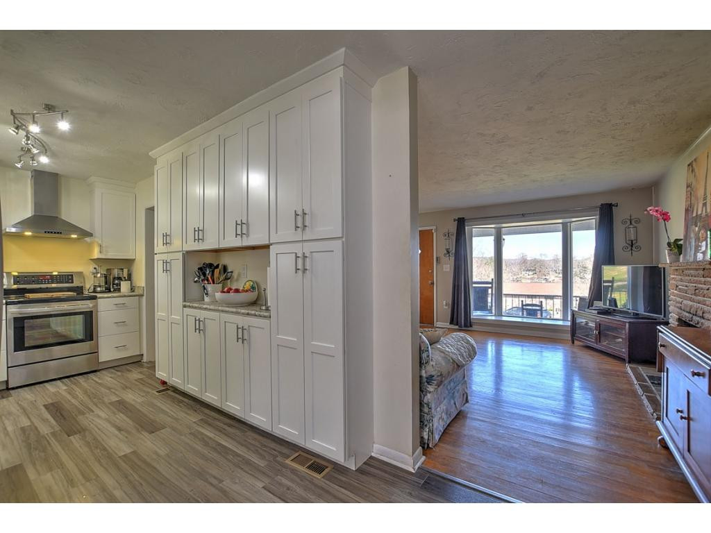 3620 Crest Road Kingsport, TN 37664 - Photo 5 of 26 Plenty of Cabinets All New