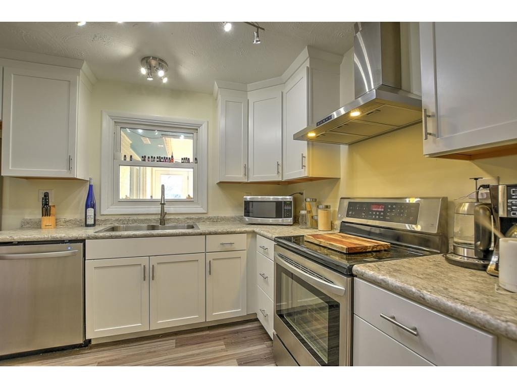 3620 Crest Road Kingsport, TN 37664 - Photo 7 of 26 Completely Renovated Kitchen