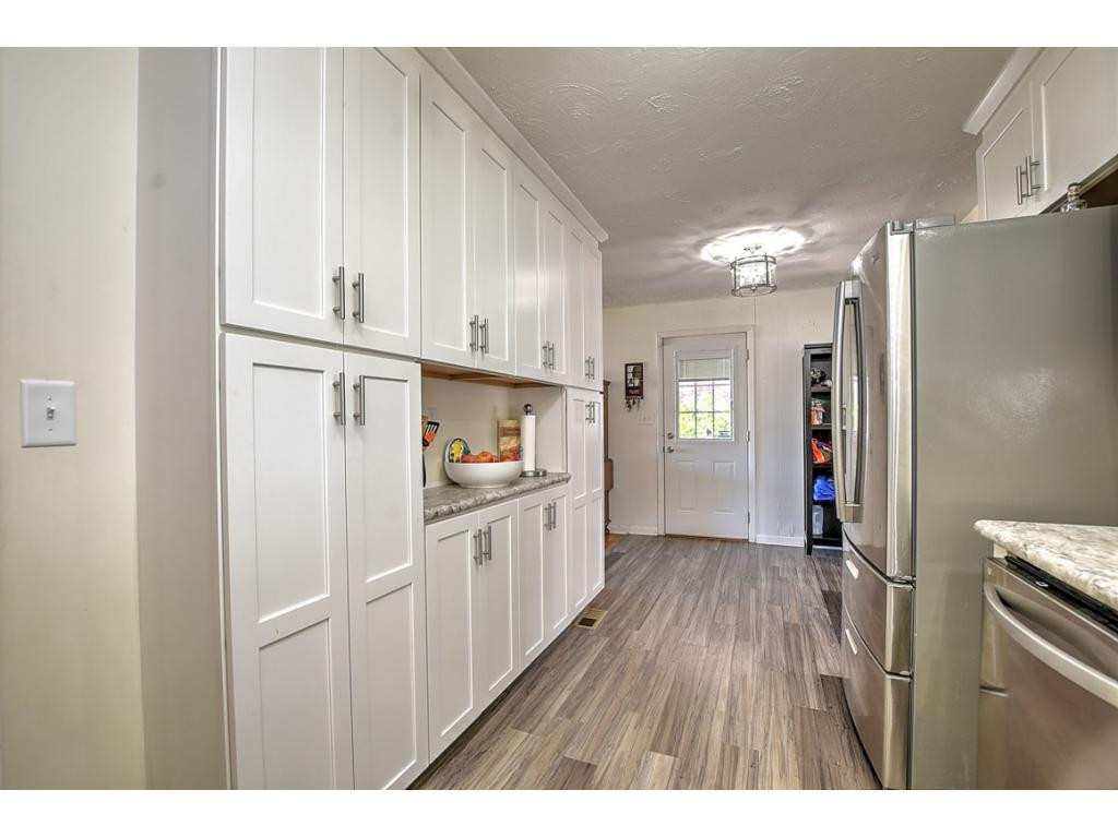 3620 Crest Road Kingsport, TN 37664 - Photo 8 of 26 New Flooring