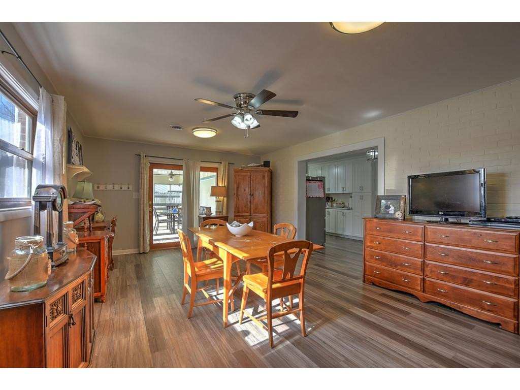 3620 Crest Road Kingsport, TN 37664 - Photo 10 of 26 Spacious DiningFamily Room