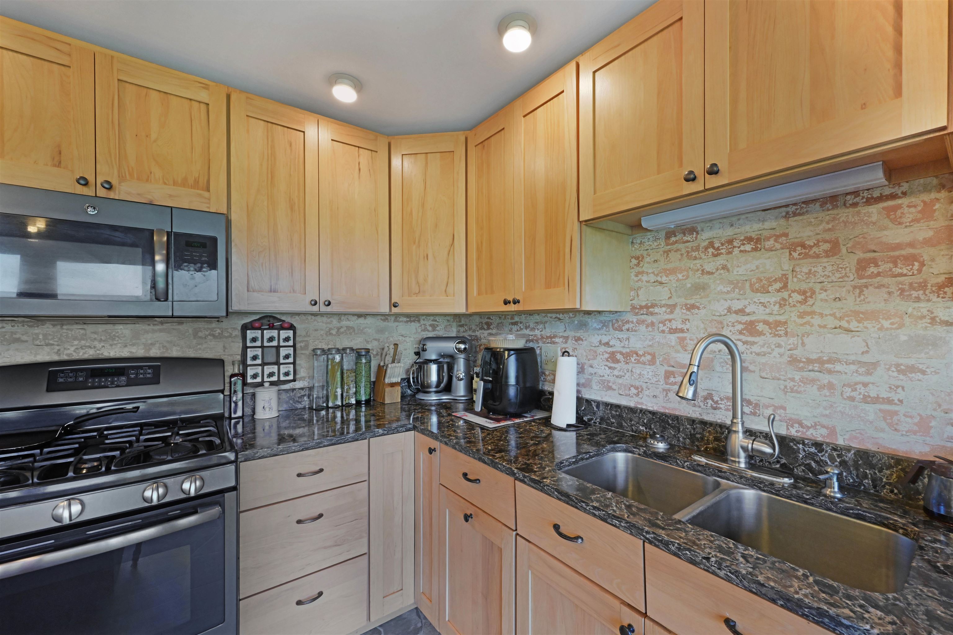 428 Lawson Ridge Coventry, VT 05855 - Photo 8 of 47