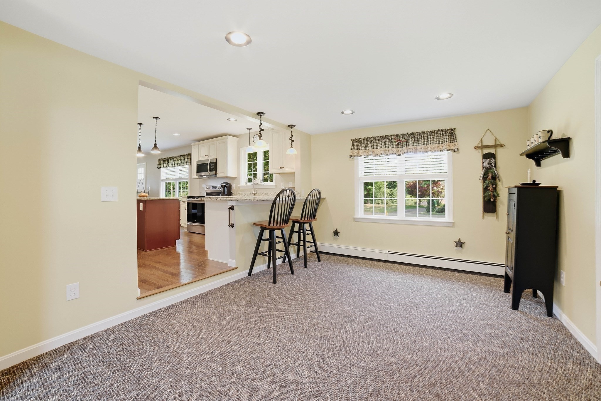 425 River Road Uxbridge, MA 01569 - Photo 13 of 30 Gallery Image 13