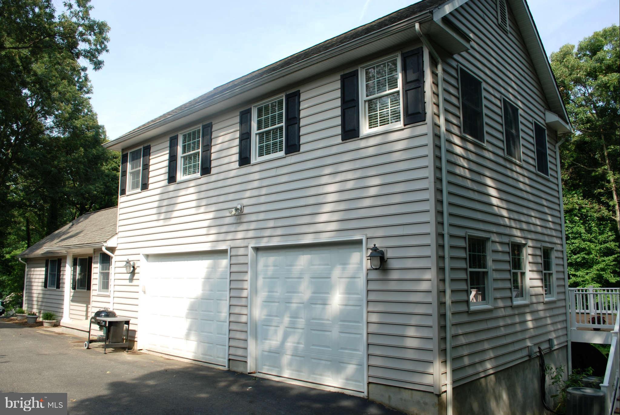945 Hilltop Road Arnold, MD 21012 - Photo 3 of 30 Garage