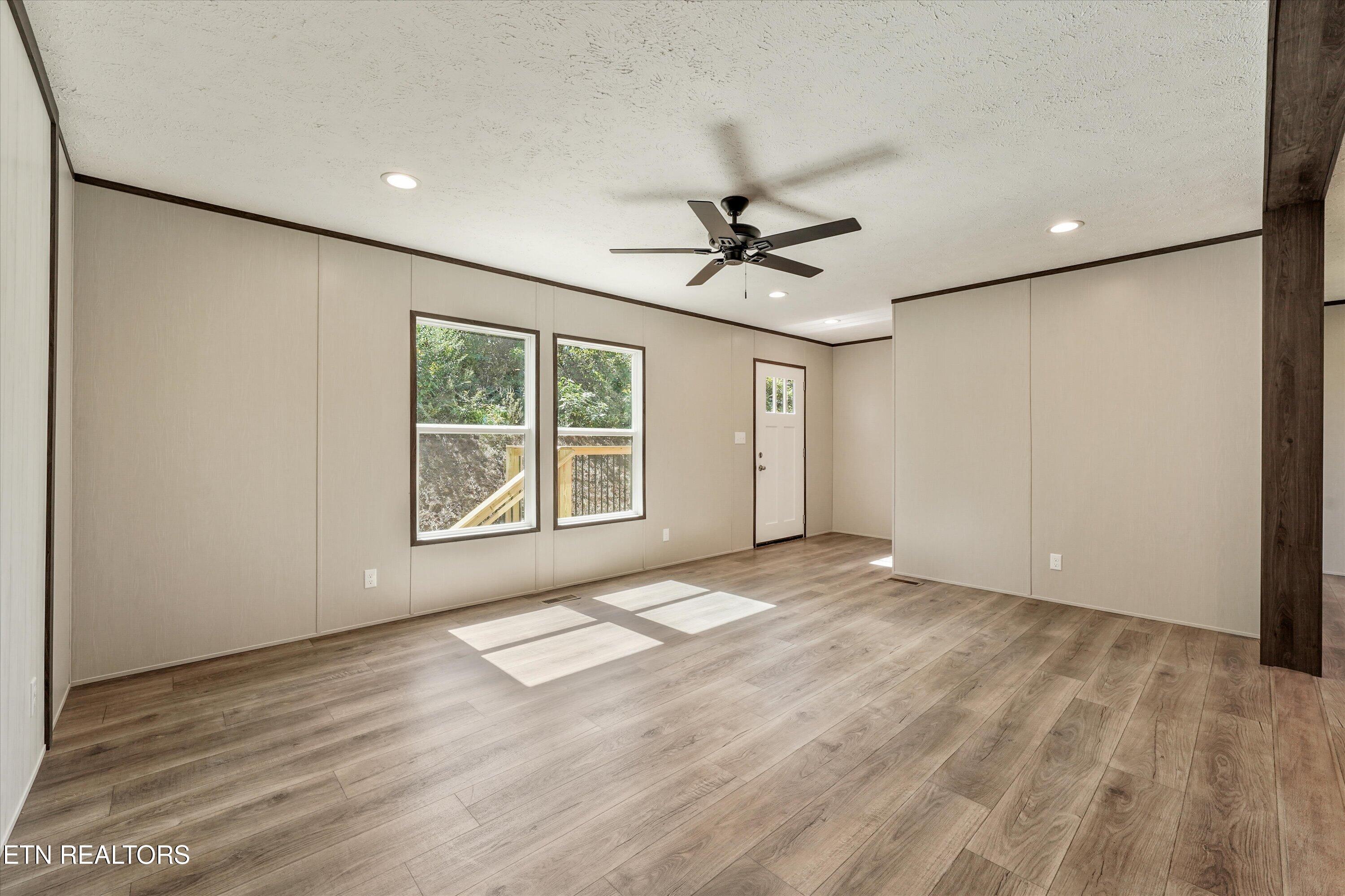 3827 Demory Road La Follette, TN 37766 - Photo 6 of 28 Living Room