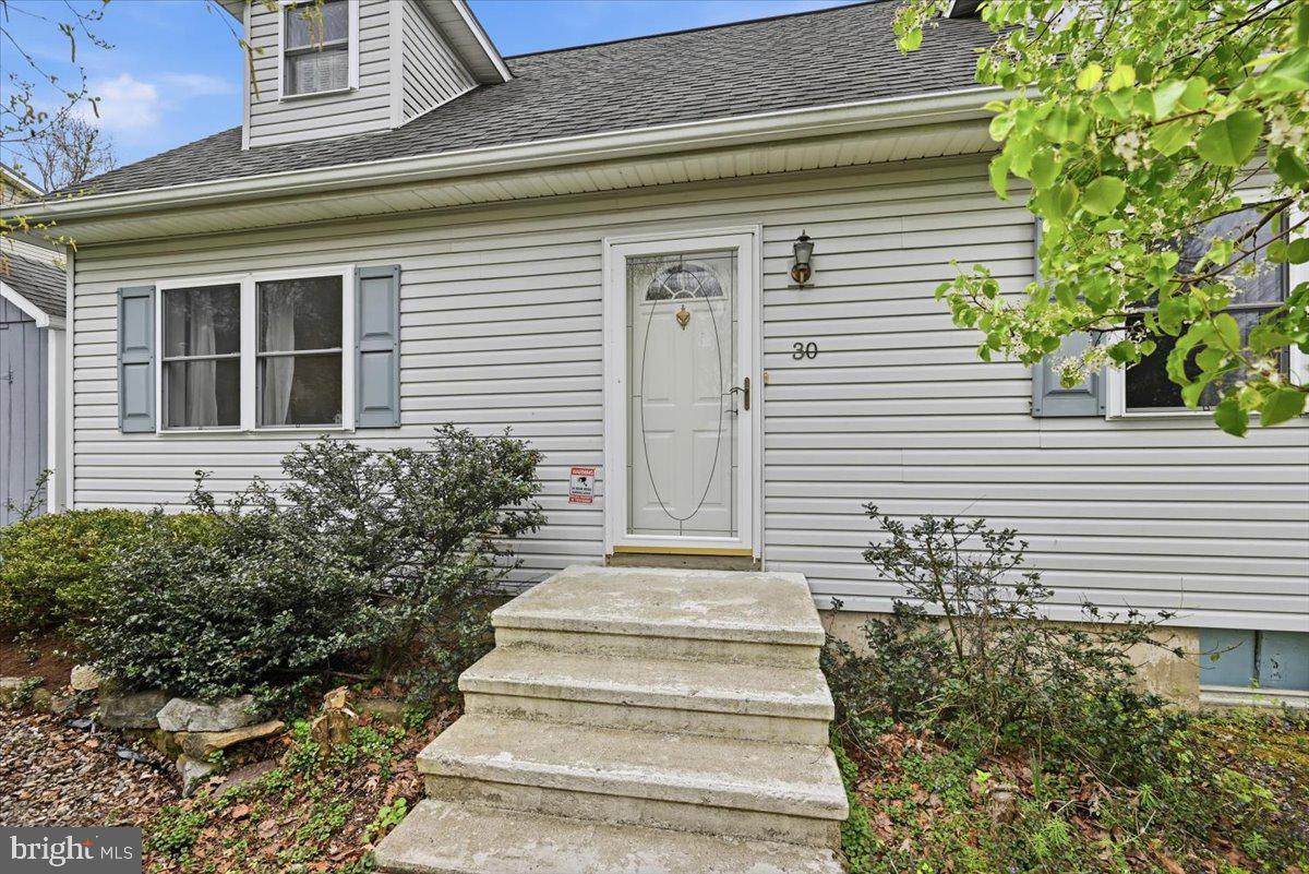30 Freedom Street Hazleton, PA 18202 - Photo 6 of 84 Charming entryway with lush greenery.