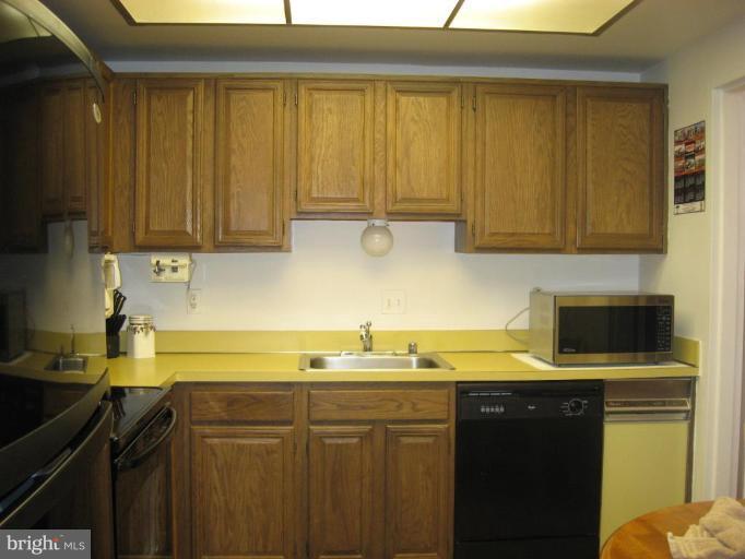 10010 Stedwick Road, Unit 304 Gaithersburg, MD 20886 - Photo 4 of 12 Kitchen #2
