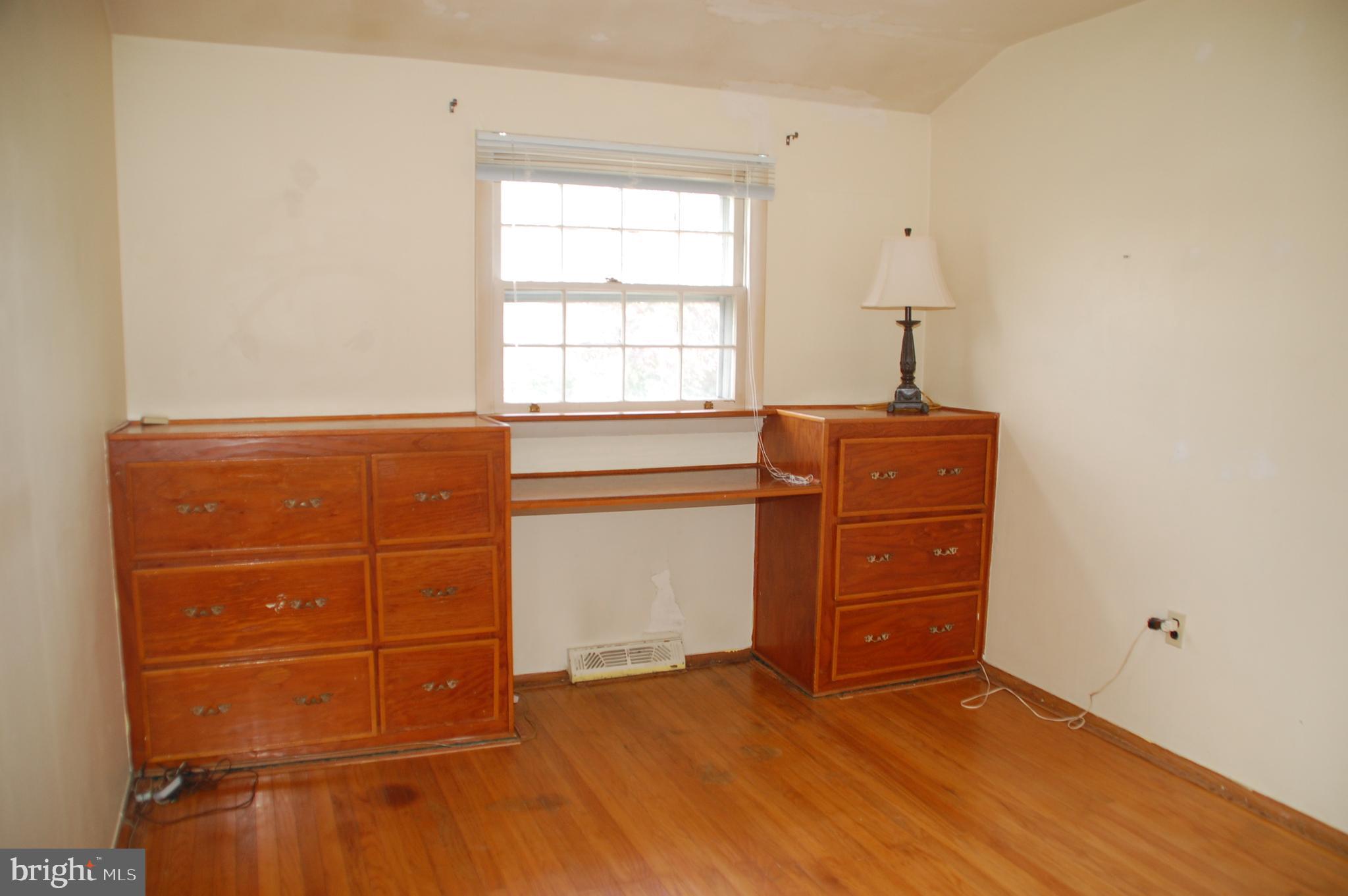 1366 Nevarc Road Warminster, PA 18974 - Photo 19 of 39 Bedroom 2 built-ins.