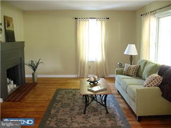 224 Main Street Rancocas, NJ 08073 - Photo 3 of 12 Living Room