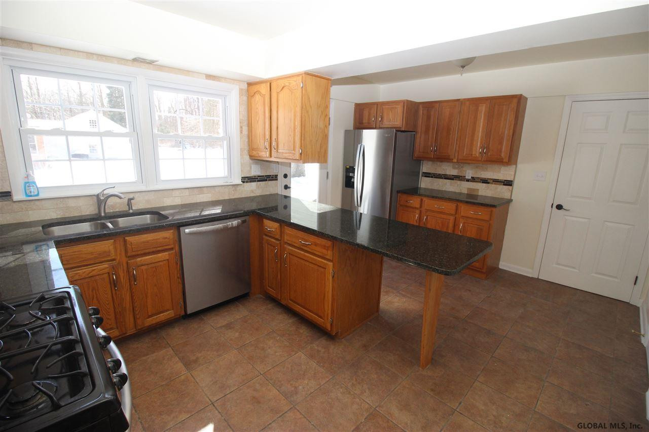 2378 Cayuga Road Niskayuna, NY 12309 - Photo 15 of 30 Photo 15