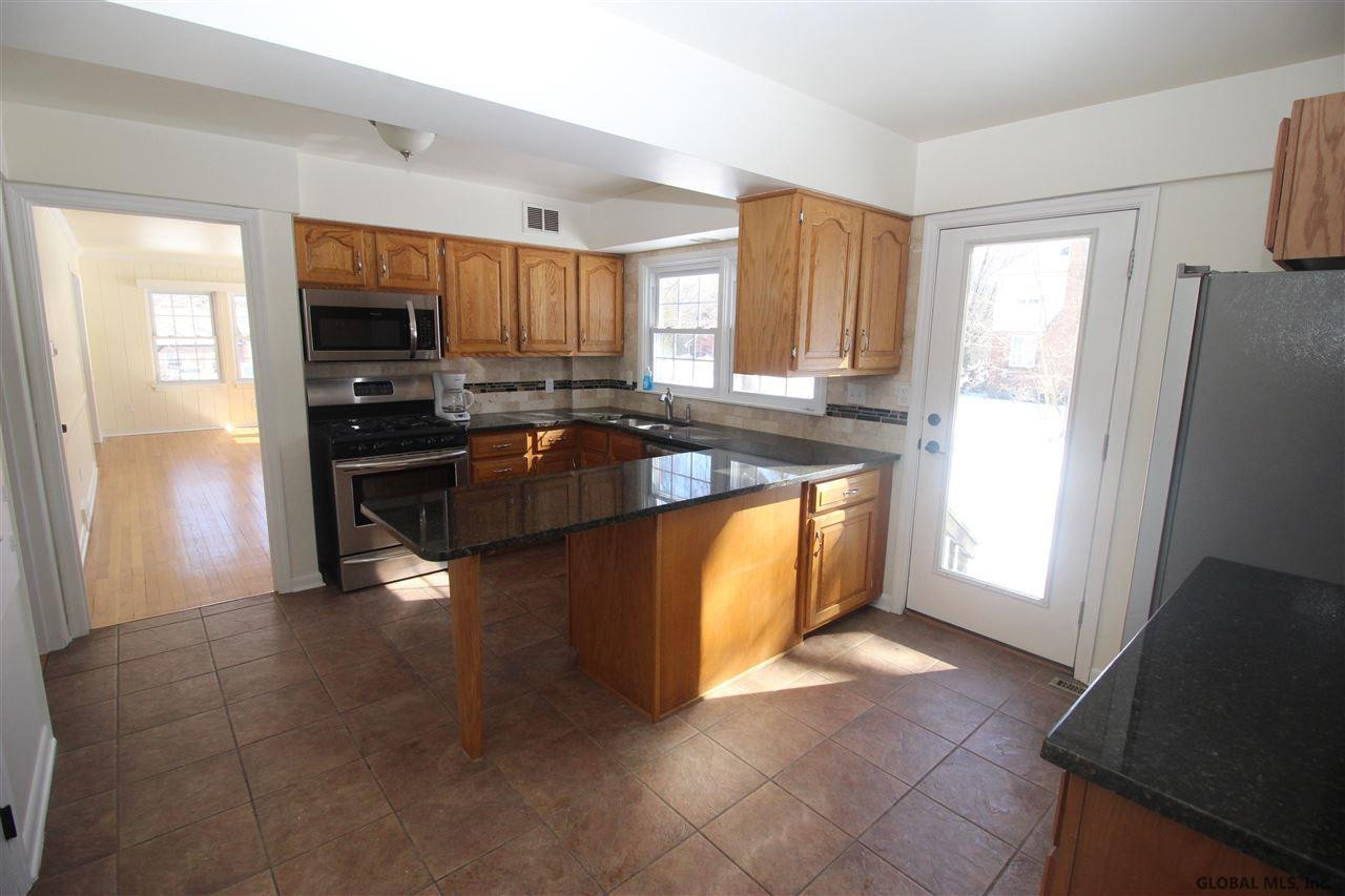 2378 Cayuga Road Niskayuna, NY 12309 - Photo 18 of 30 Photo 18
