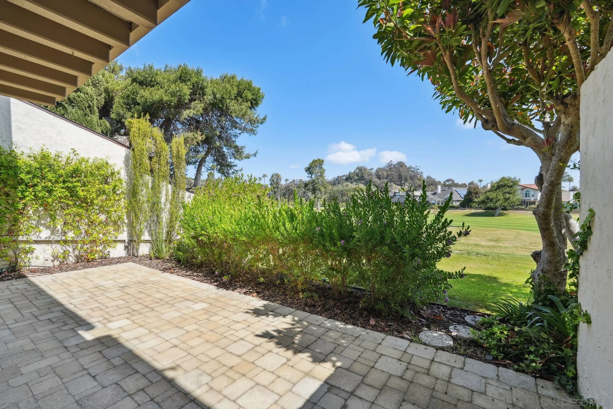 211 Via Osuna Rancho Santa Fe, CA 92091 - Photo 15 of 32 a backyard of a house with lots of green space
