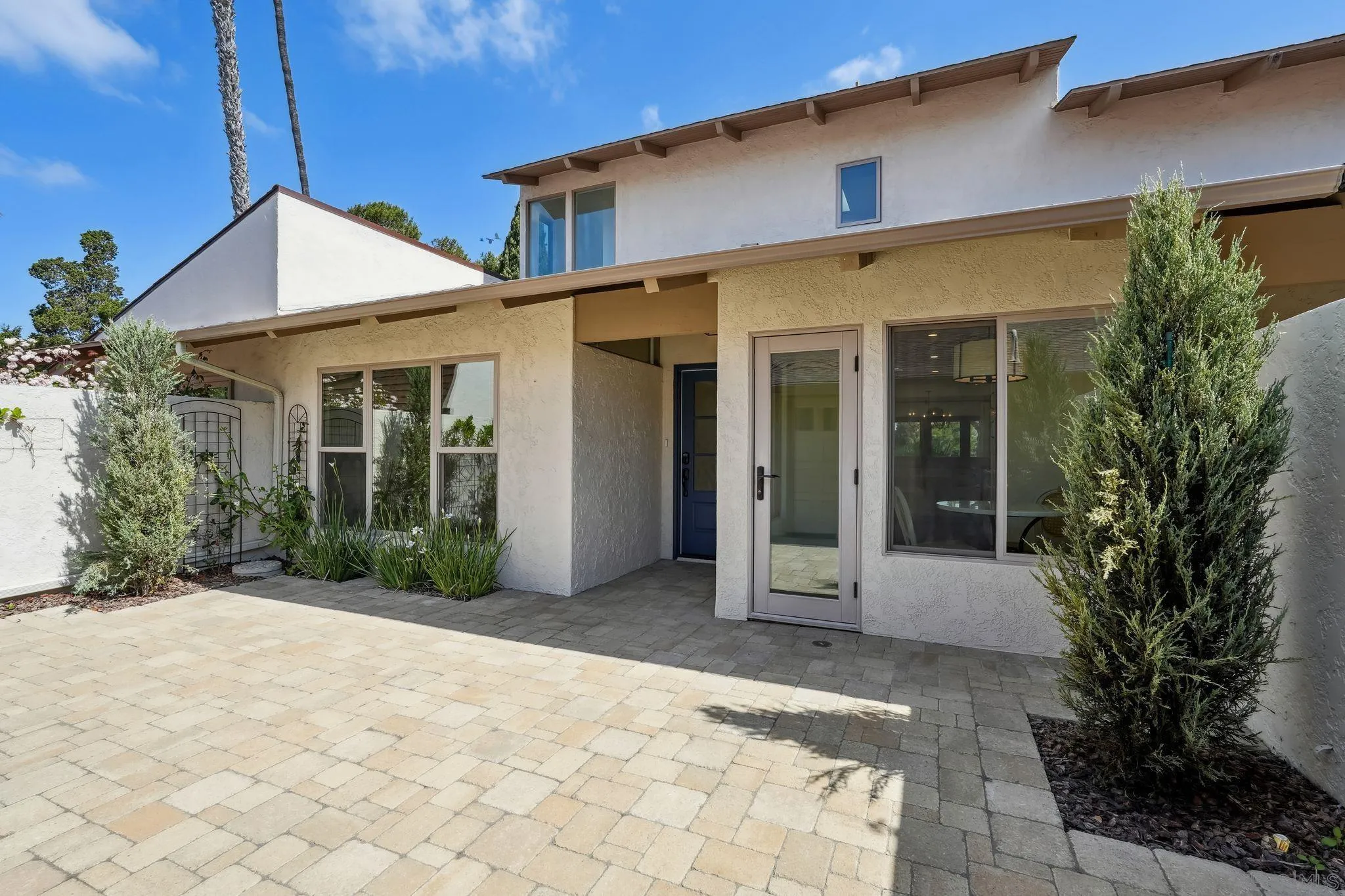 211 Via Osuna Rancho Santa Fe, CA 92091 - Photo 5 of 32 a front view of a house with garden