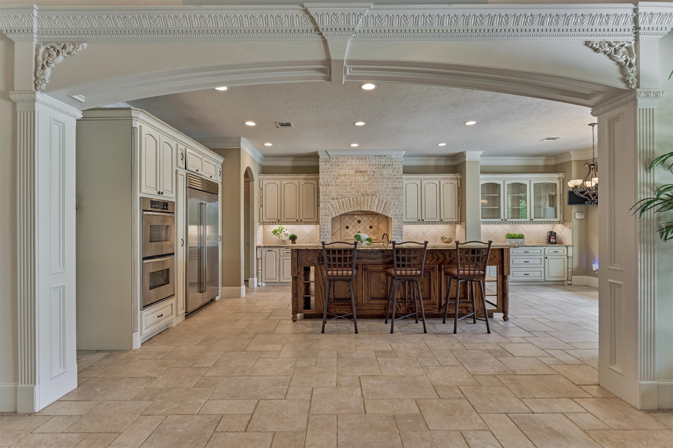 7806 Bent Green Lane Spring, TX 77389 - Photo 10 of 50 A stunning and elegant encased opening leads you to a chef's dream kitchen designed with style and function in mind!