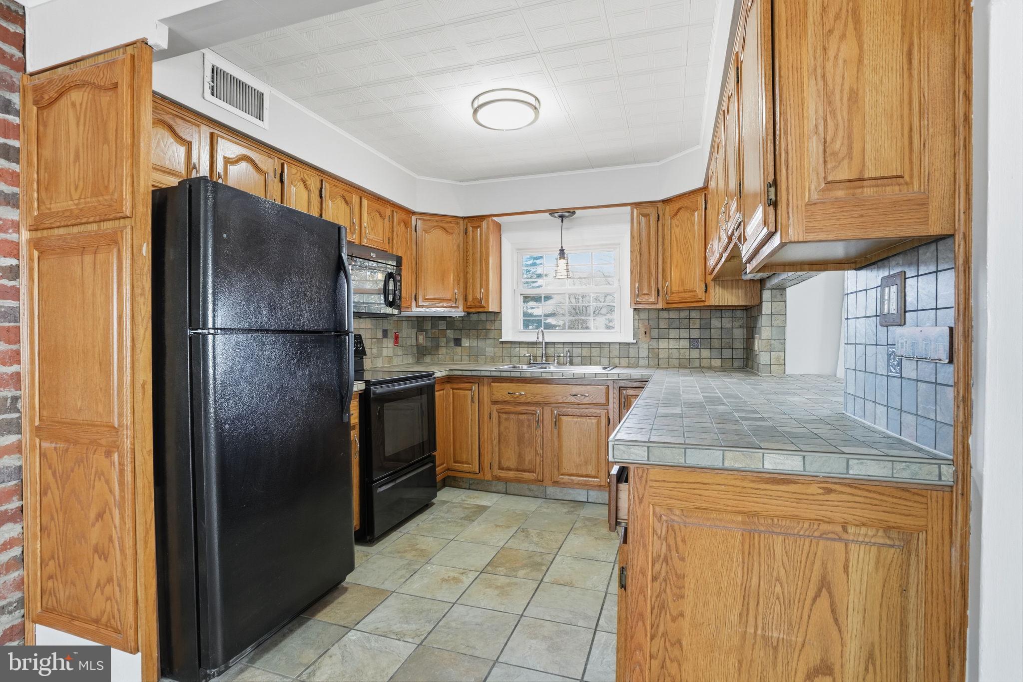 118 Wildflower Road Levittown, PA 19057 - Photo 15 of 35 Gallery Image 15