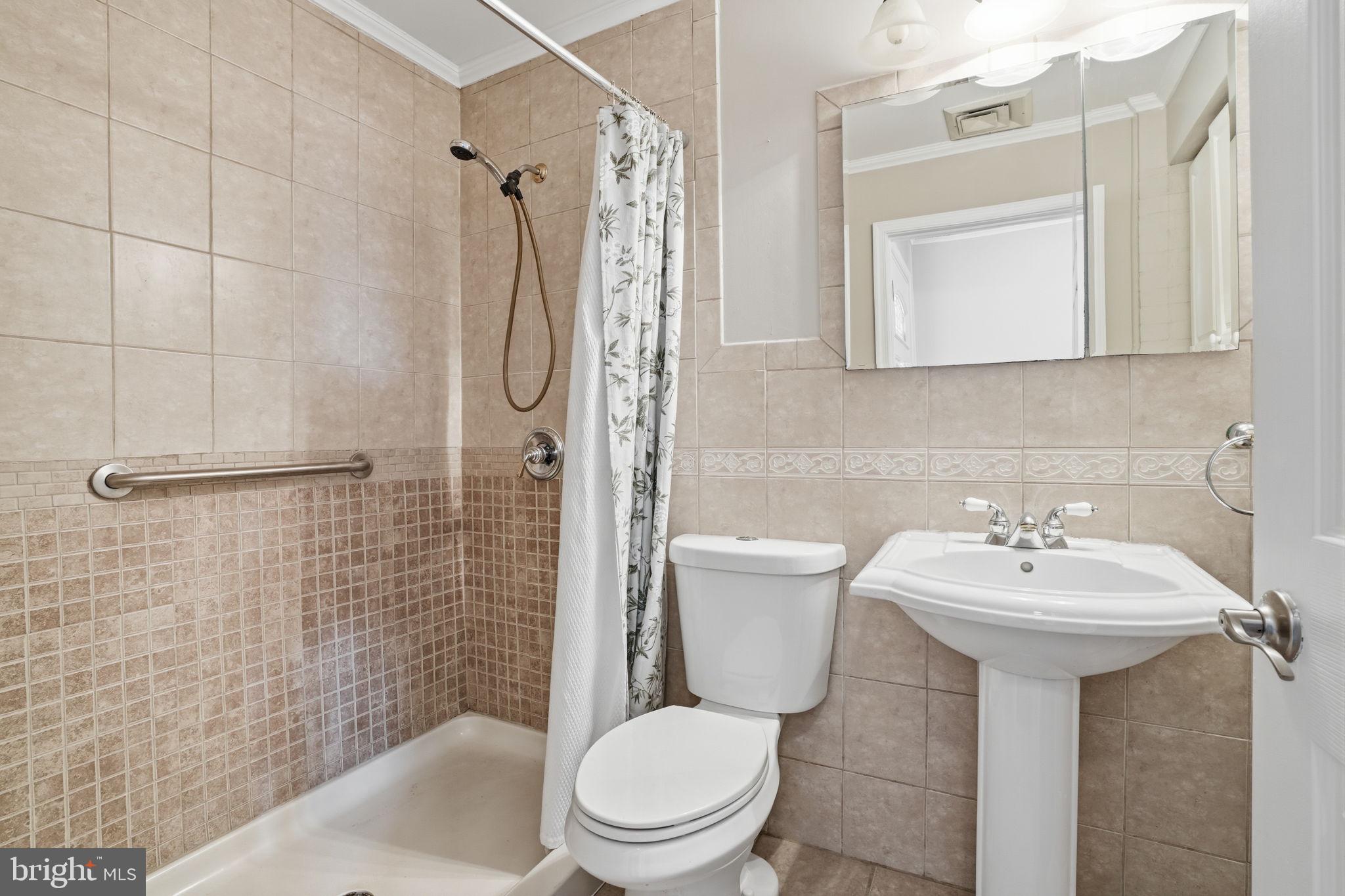 118 Wildflower Road Levittown, PA 19057 - Photo 30 of 35 Gallery Image 30