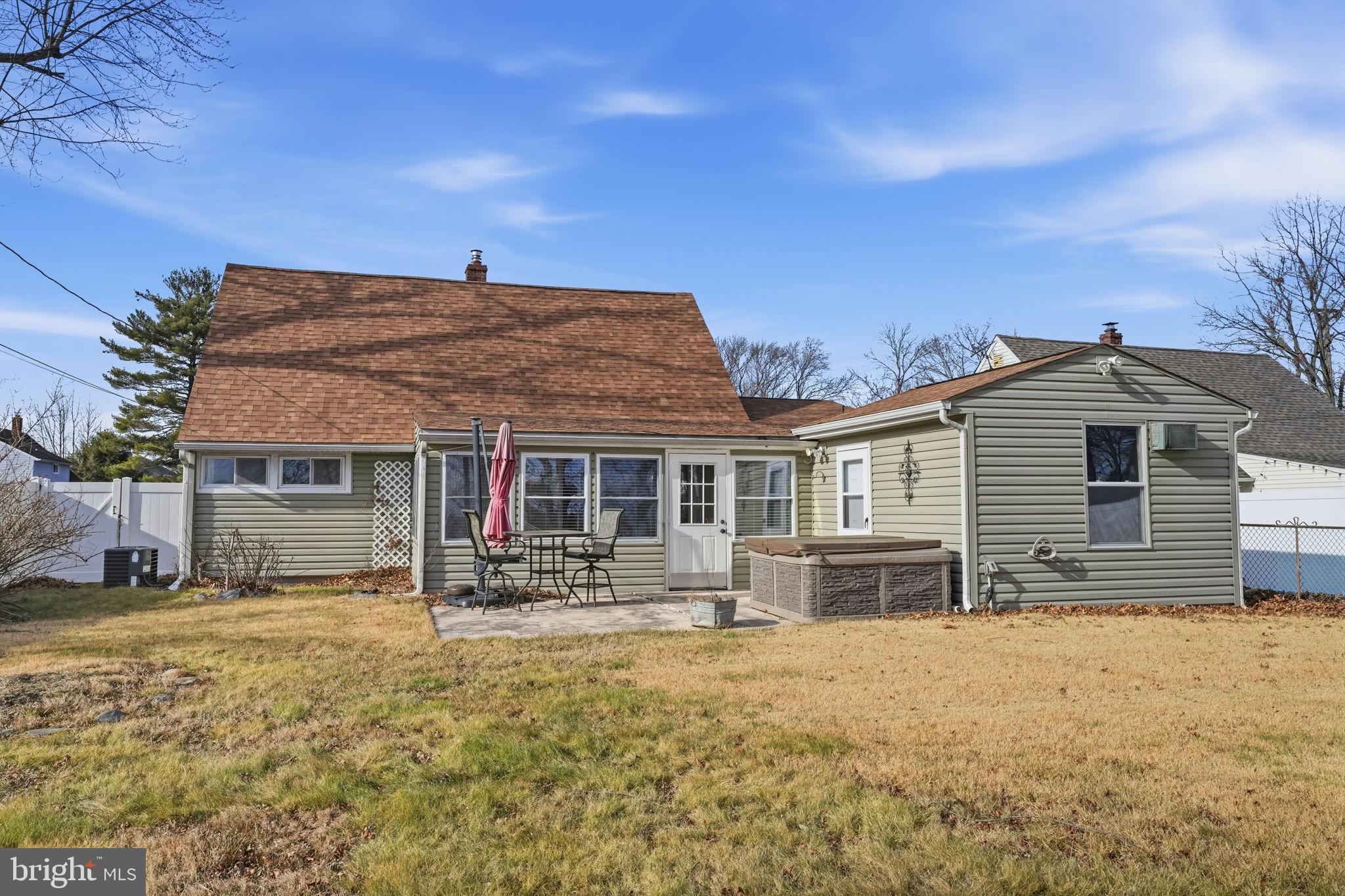 118 Wildflower Road Levittown, PA 19057 - Photo 3 of 35 Gallery Image 3