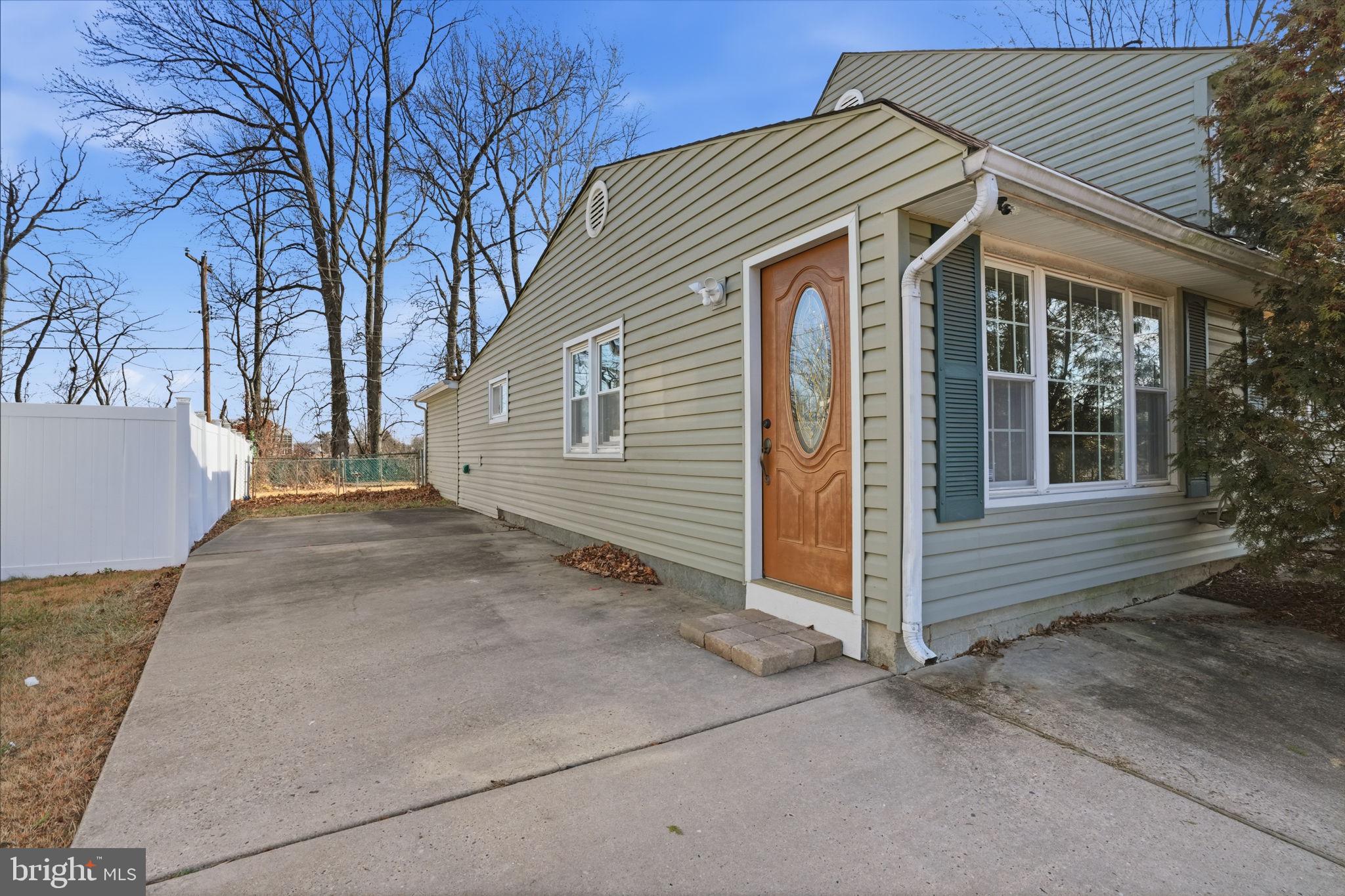 118 Wildflower Road Levittown, PA 19057 - Photo 5 of 35 Gallery Image 5